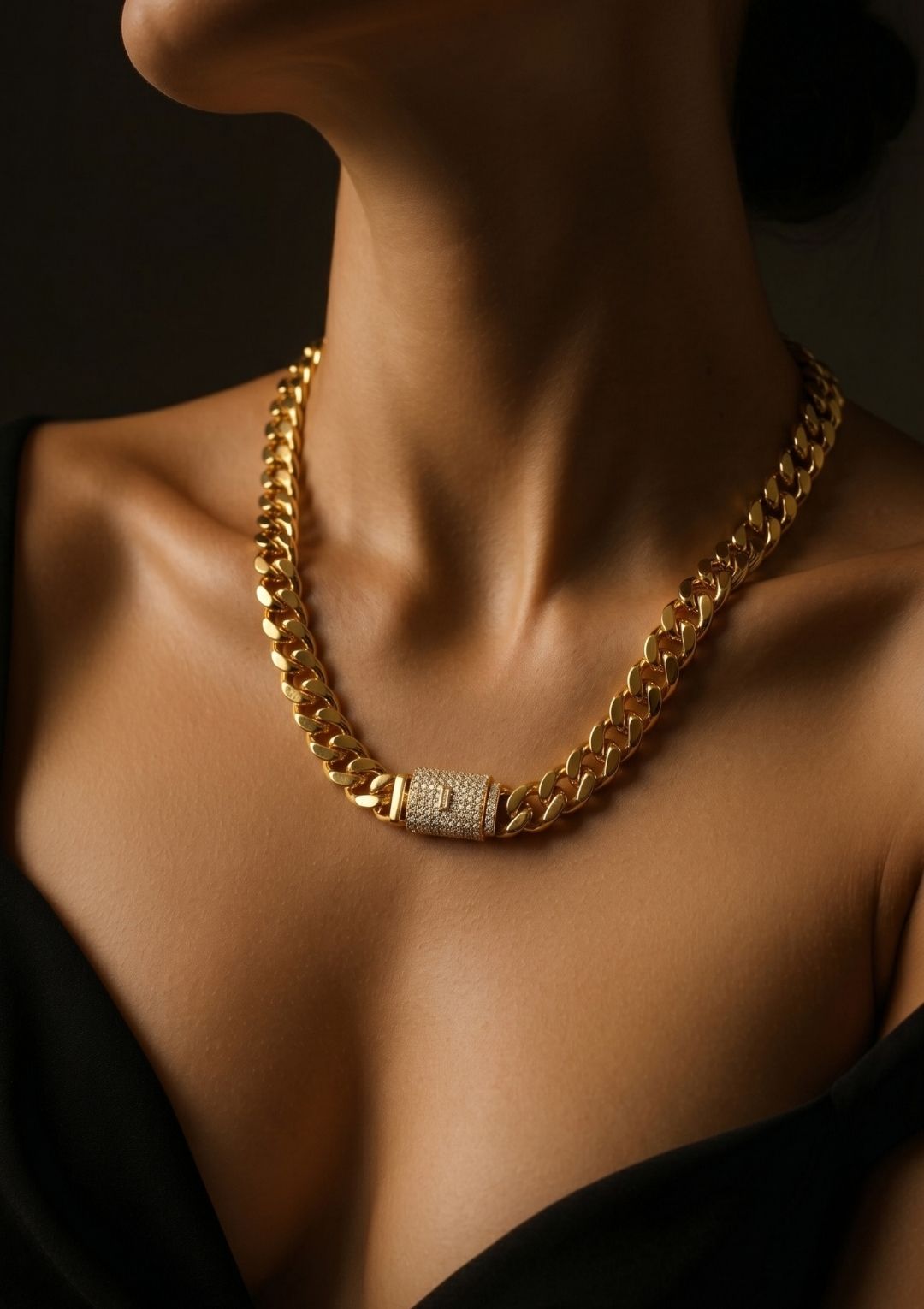 Gold Kalın Zincir Kolye – Taş Detaylı Kilitli Cuban Chain Kadın Kolye - Görsel 2