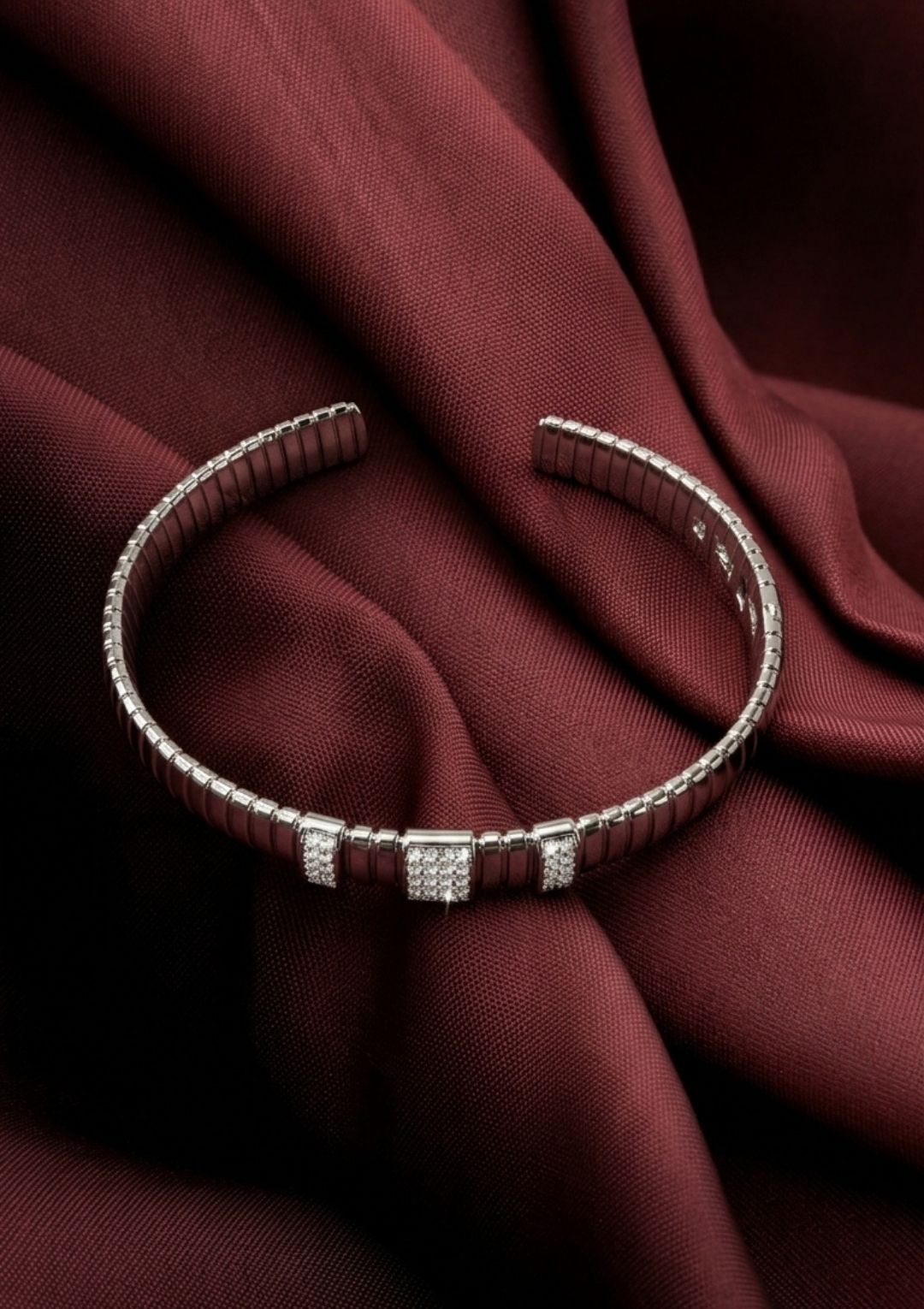 Zirkon Taş Detaylı Silver Kelepçe – Minimal Lüks Kadın Bileklik - Görsel 3