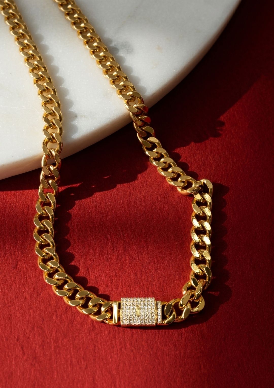 Gold Kalın Zincir Kolye – Taş Detaylı Kilitli Cuban Chain Kadın Kolye - Görsel 3