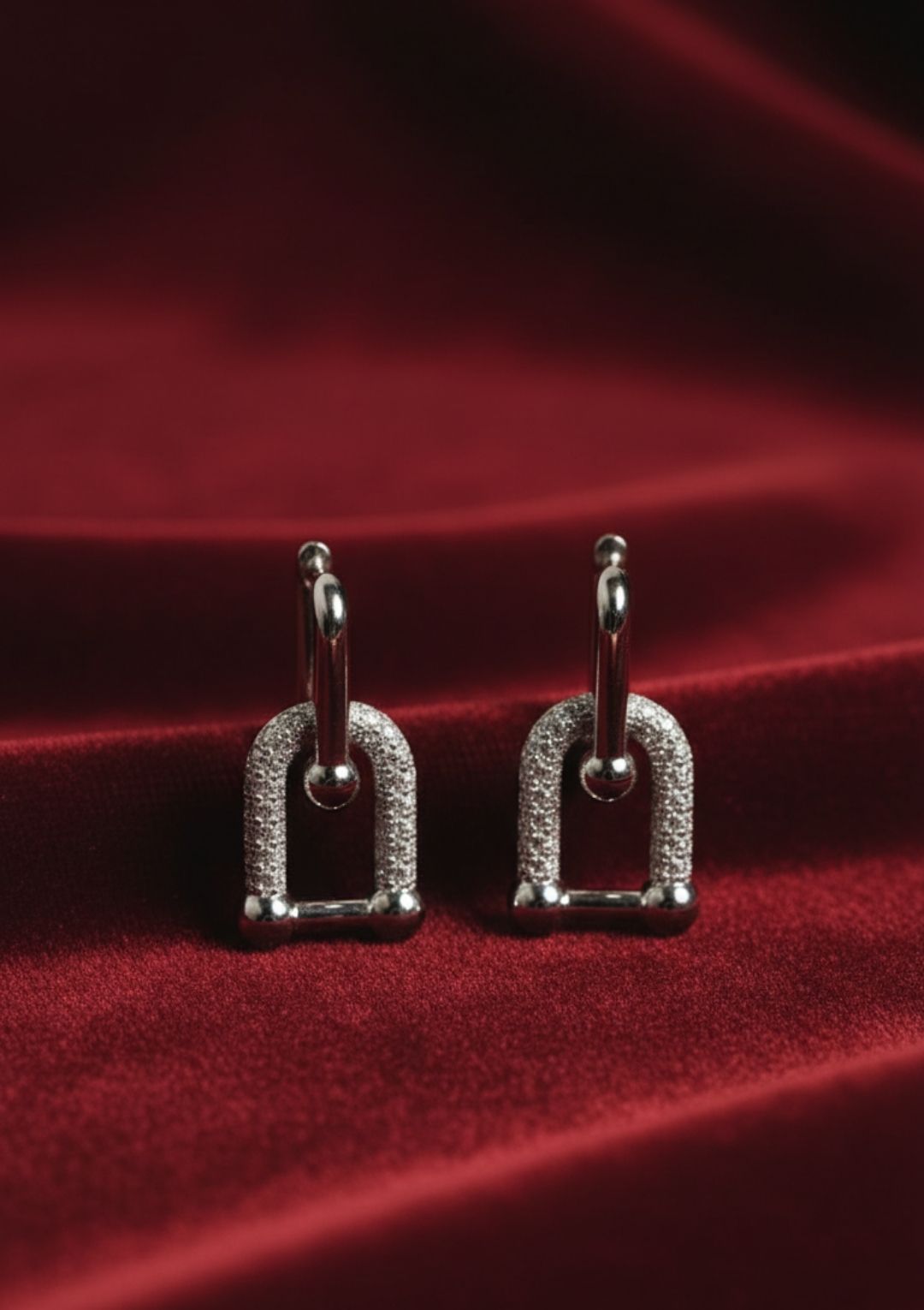 Silver Geometrik Taşlı Küpe – Modern Şık Kadın Küpe