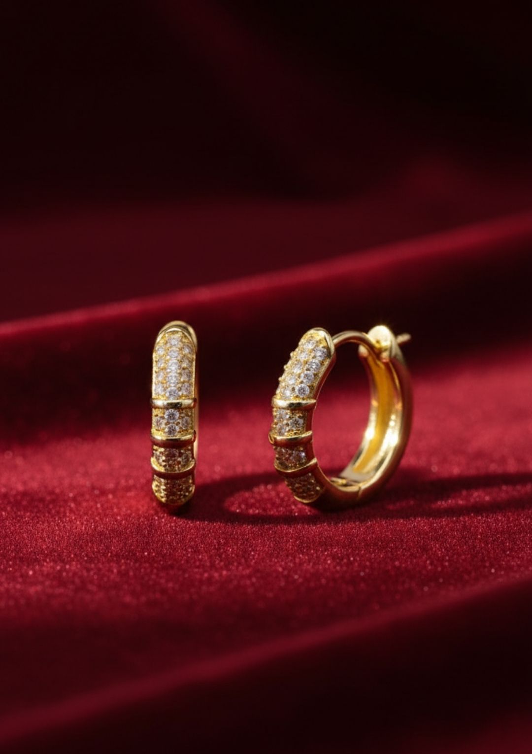 Zirkon Taşlı Gold Halka Küpe – Işıltılı Kadın Küpe Modeli
