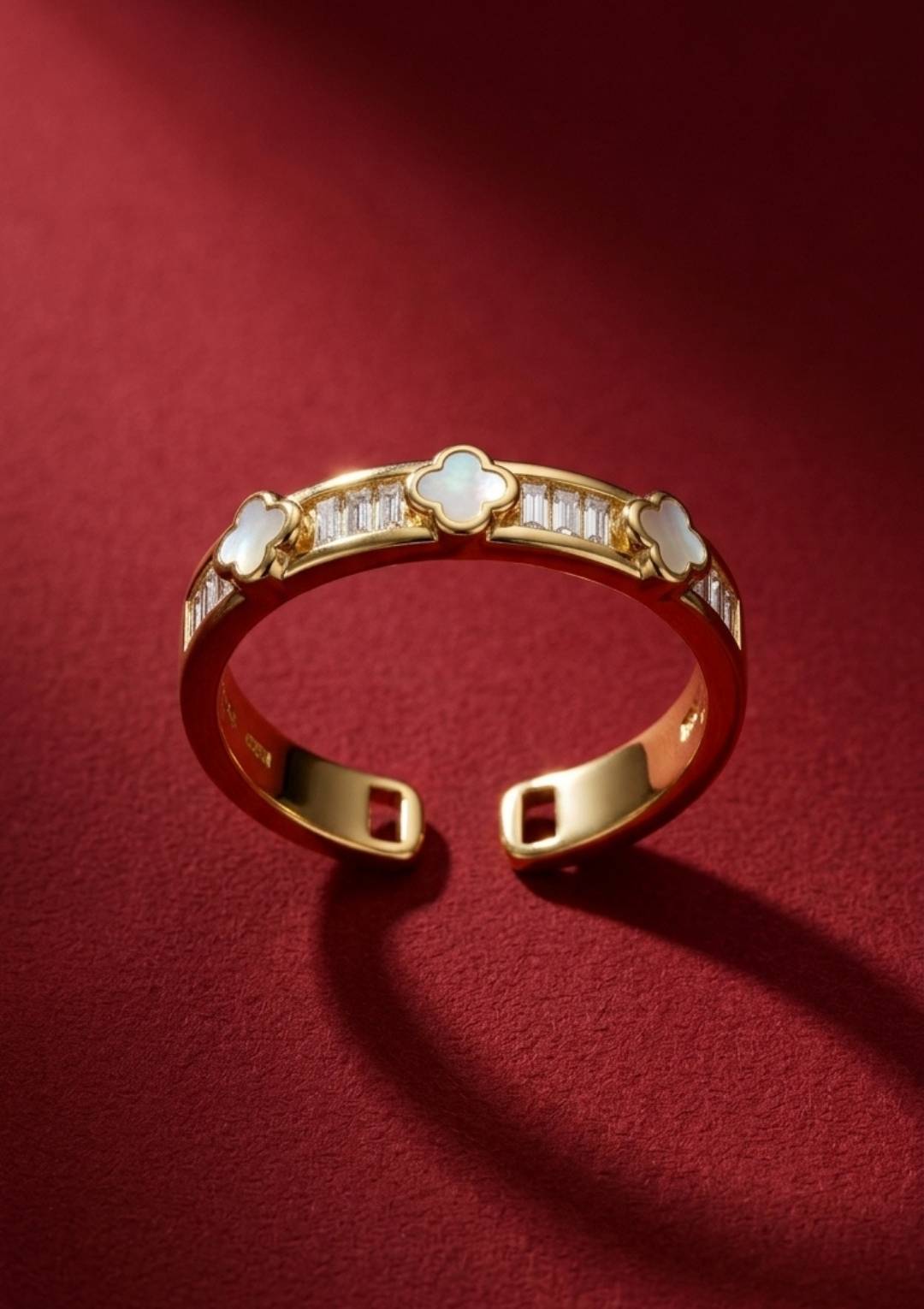 Gold Yonca Detaylı Taşlı Kadın Çelik – Ayarlanabilir Luxury Yüzük Modeli