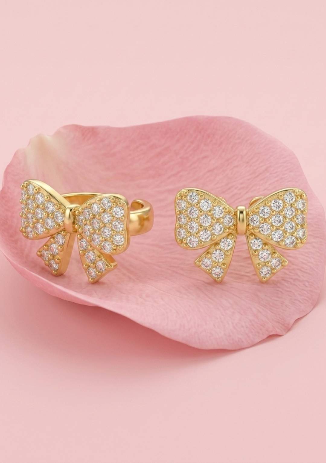 Luxe Bow Taşlı Çelik – Gold Fiyonk Detaylı Kadın Earcuff 1 Adettir
