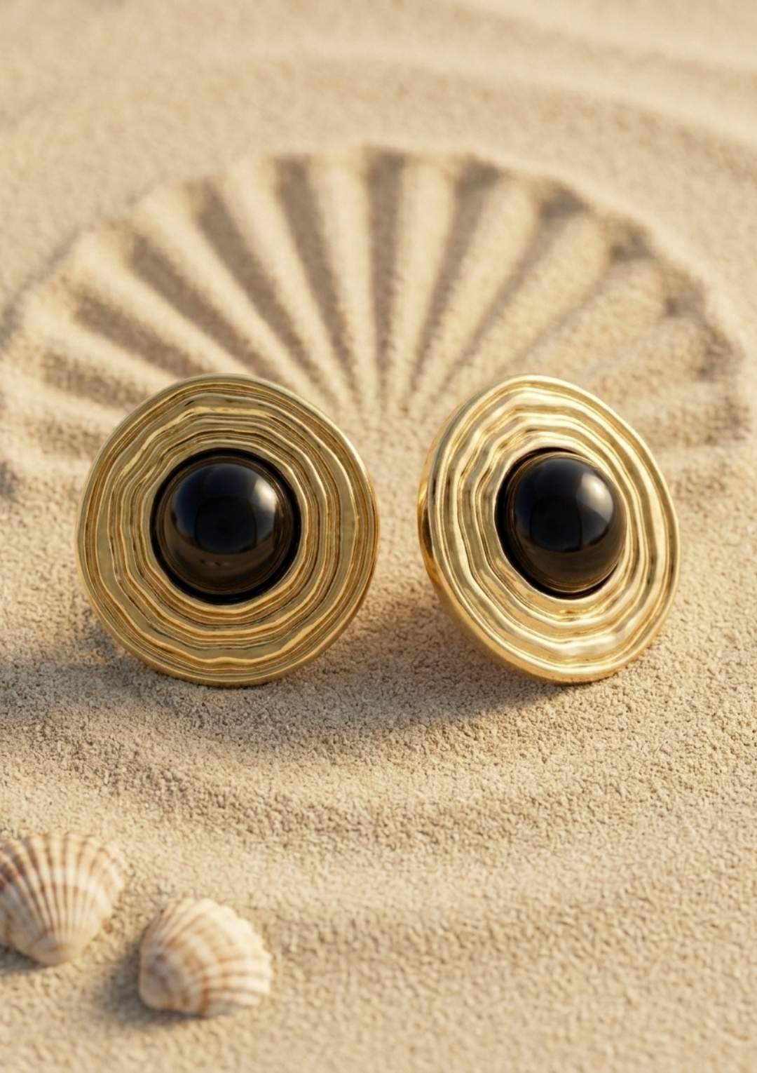 Vintage Gold Siyah Taş Detaylı Çelik – Modern Kadın Küpe Modeli - Görsel 3