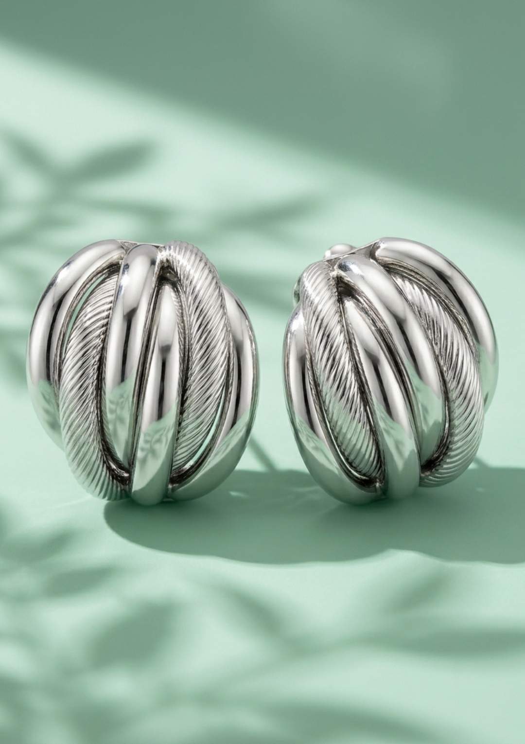 Zera Steel Silver Burgu Çelik – Modern Dokulu Kadın Küpe - Görsel 3